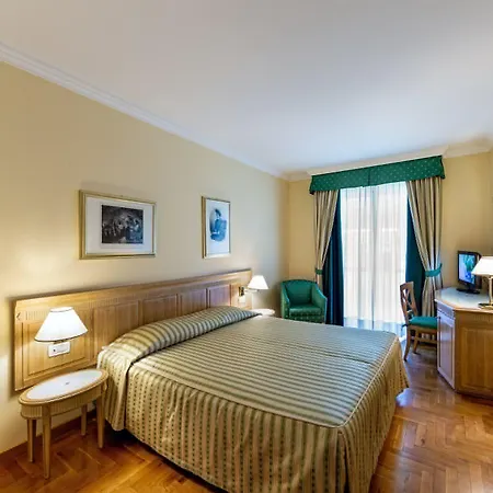 Ambassador Palace Szálloda 4*