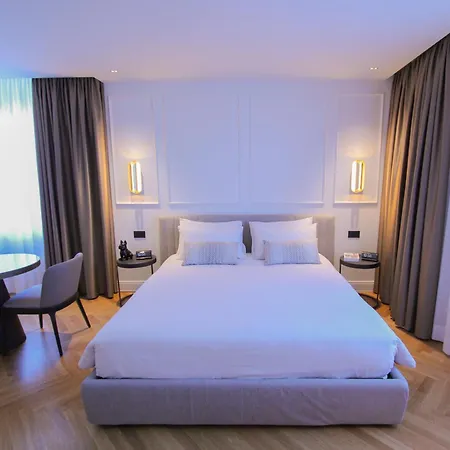 Ambassador Palace Szálloda