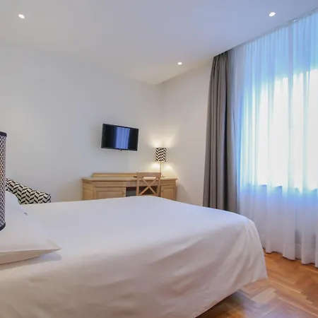 Ambassador Palace 4*
