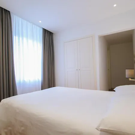 Ambassador Palace Hotel 4*