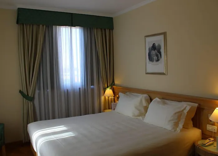 Ambassador Palace Hotel 4*