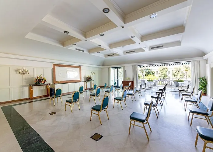 Ambassador Palace فندق 4*