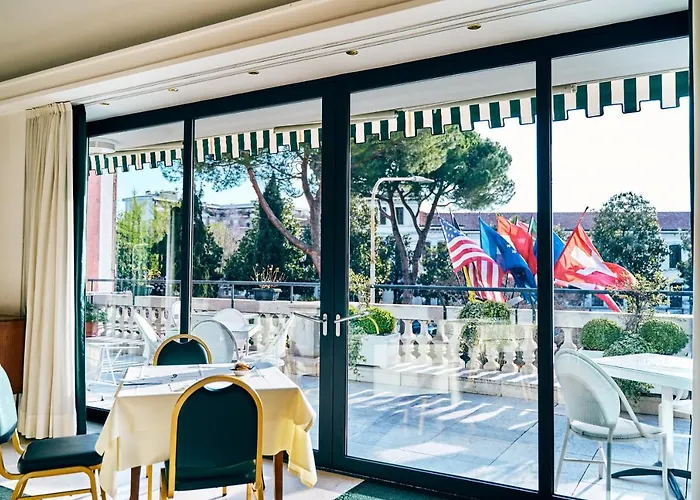 Ambassador Palace Hotel 4*