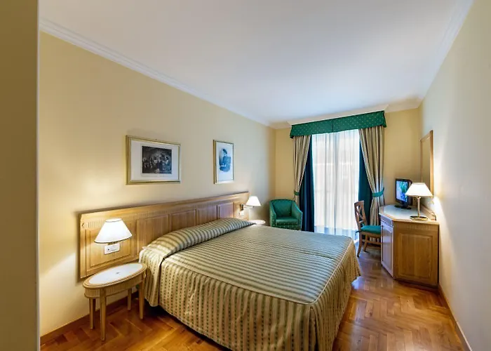 Ambassador Palace Hotel 4*