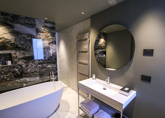 Ambassador Palace Hotel 4*