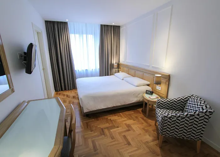 Ambassador Palace 4* أوديني