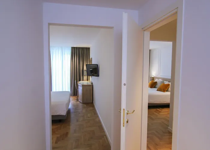 Ambassador Palace 4*